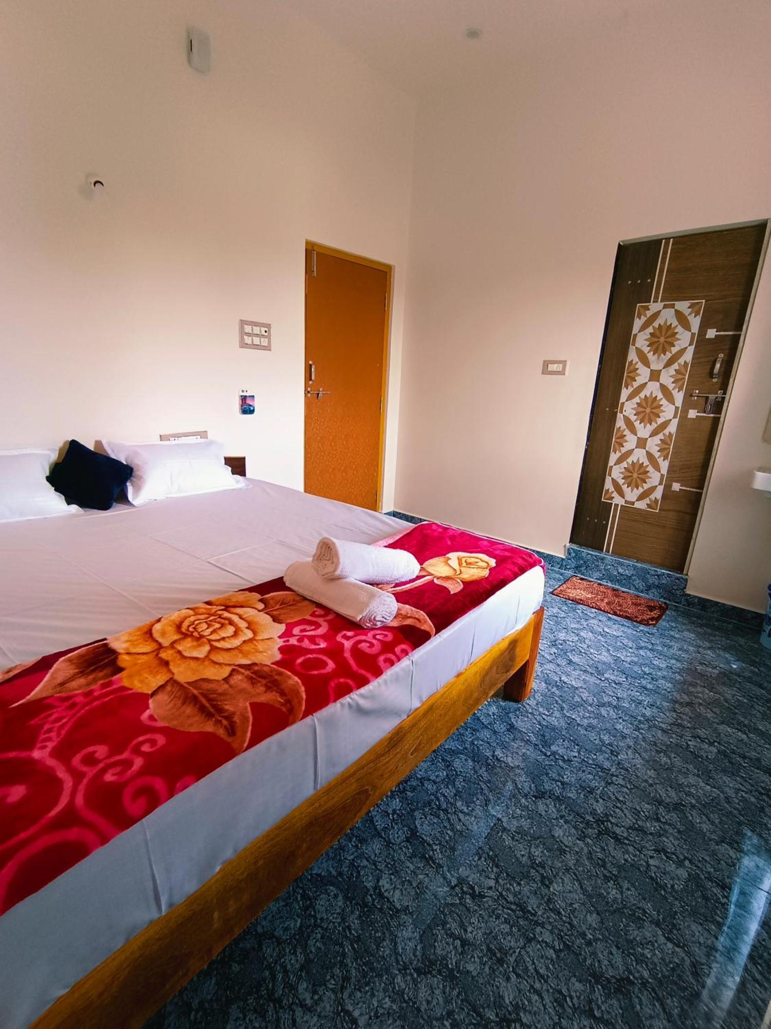 Hampi Anjana Home Stay Ngoại thất bức ảnh